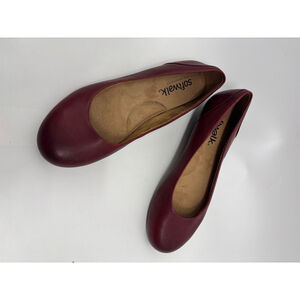 Women’s Softwalk burgandy flats. Size 9W